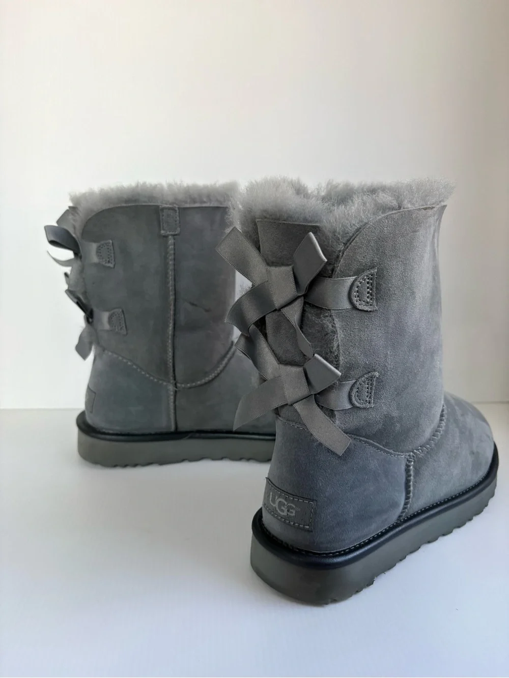 UGG Bailey Bow II Women's Boot  Gray Color Size 9 EUC